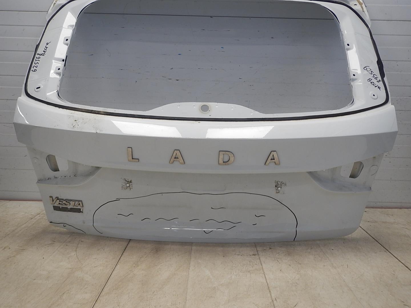 Дверь багажника