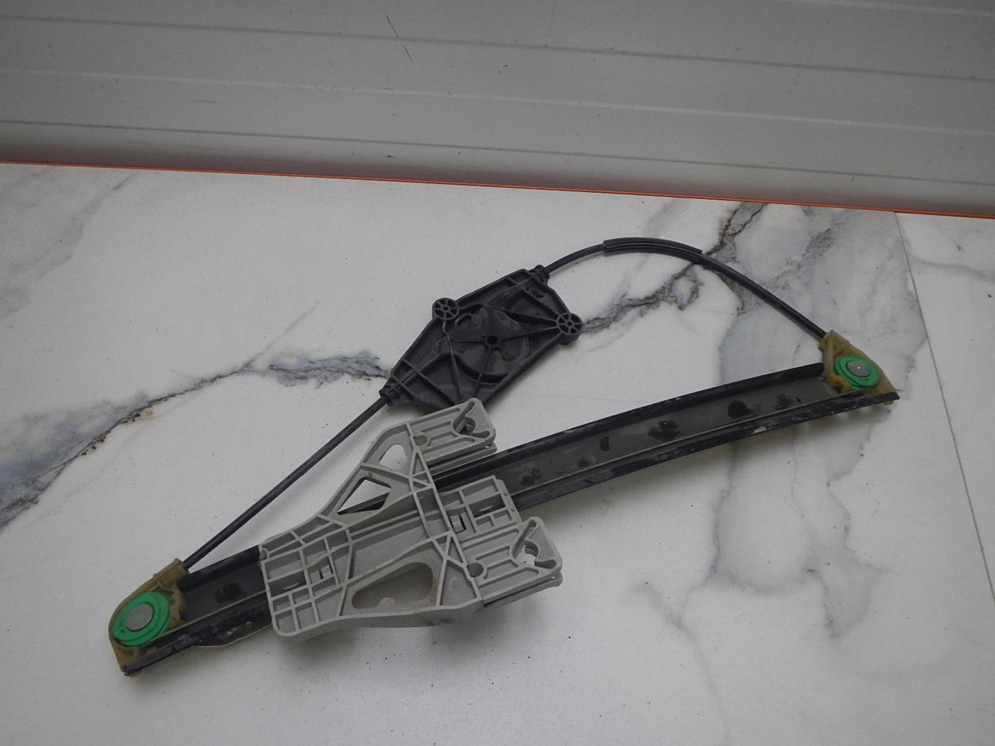 Стеклоподъемник электр. задний левый