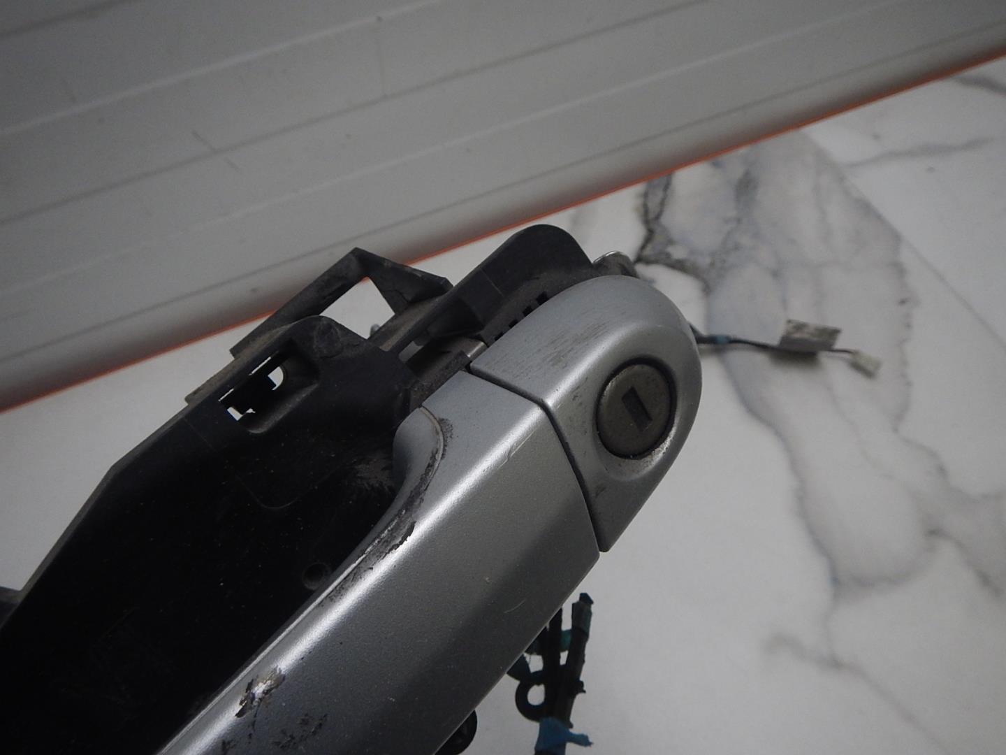 Ручка двери передней наружная левая