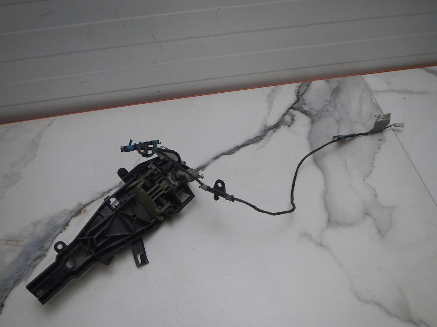 Ручка двери передней наружная левая