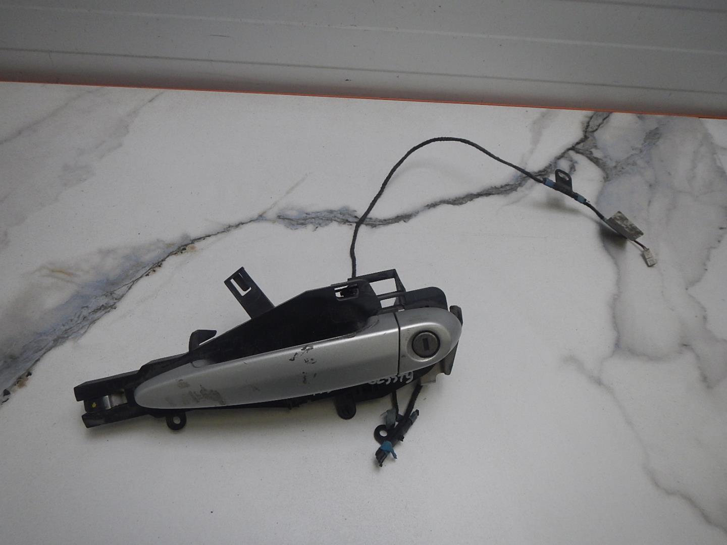 Ручка двери передней наружная левая