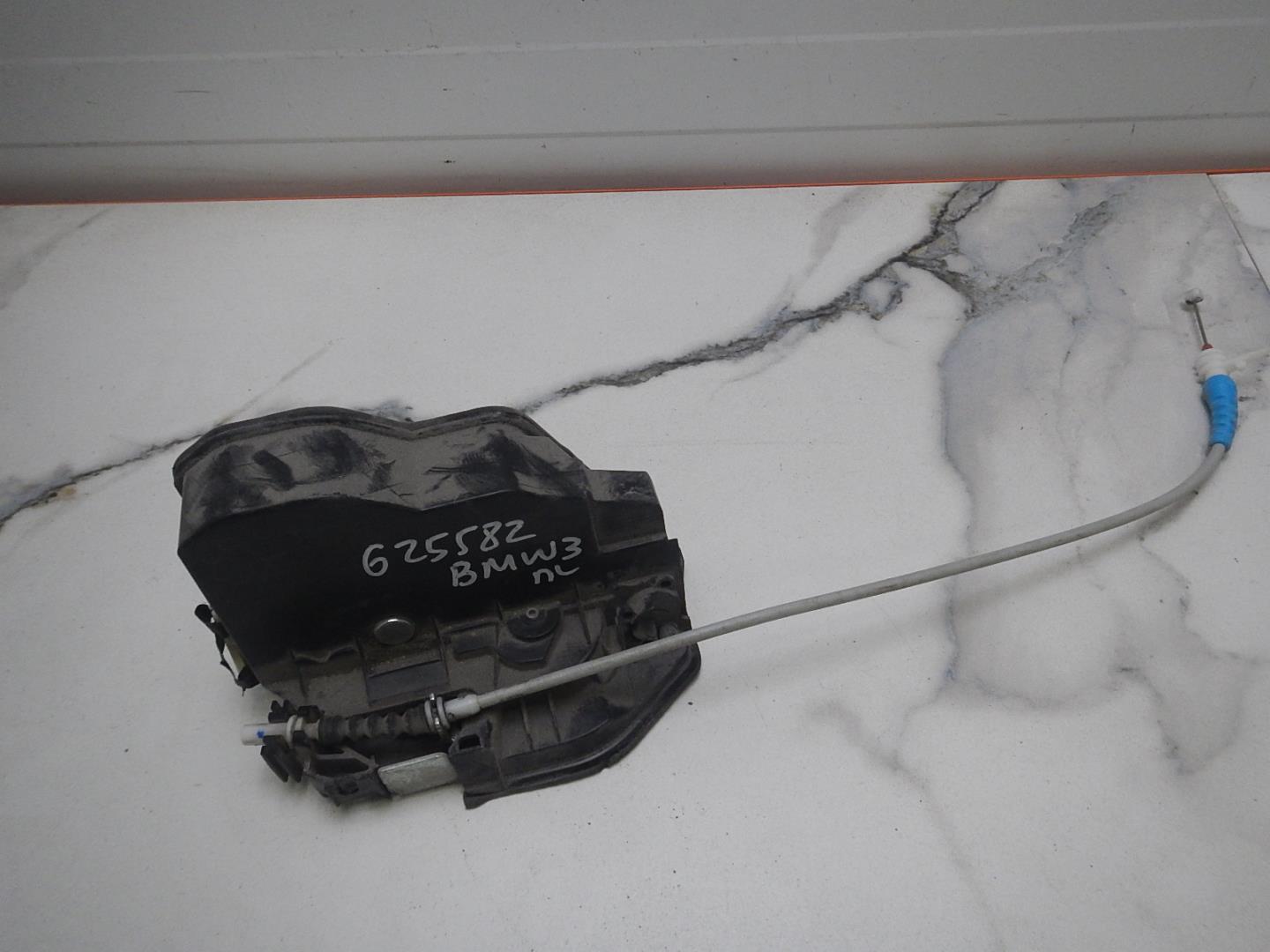 Замок двери передней левой