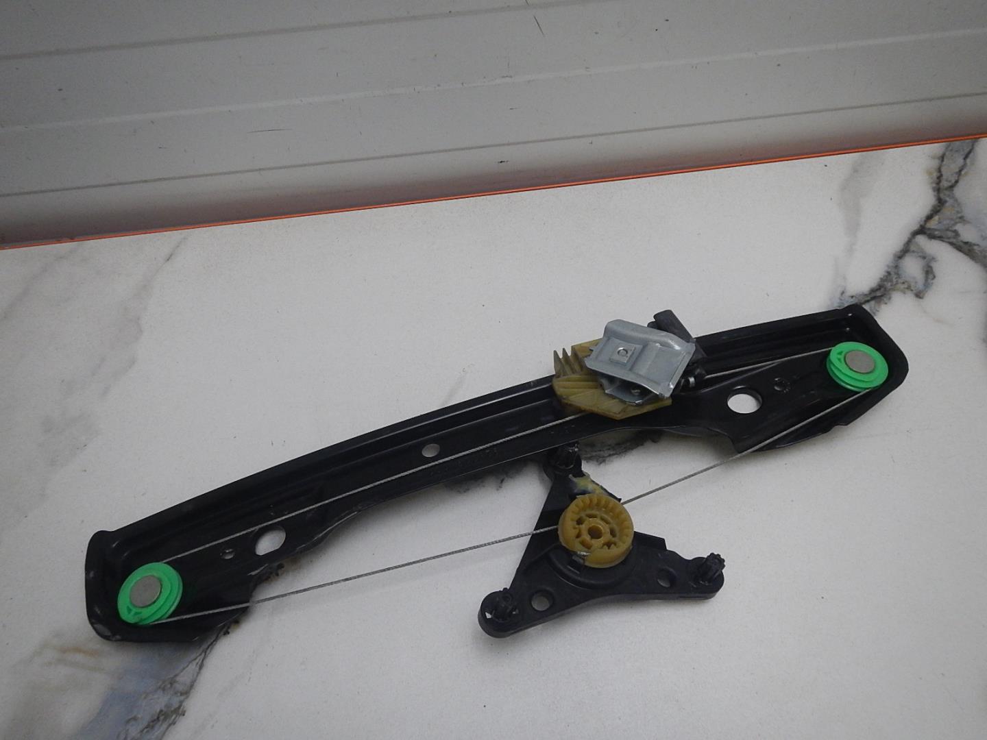 Стеклоподъемник электр. задний правый