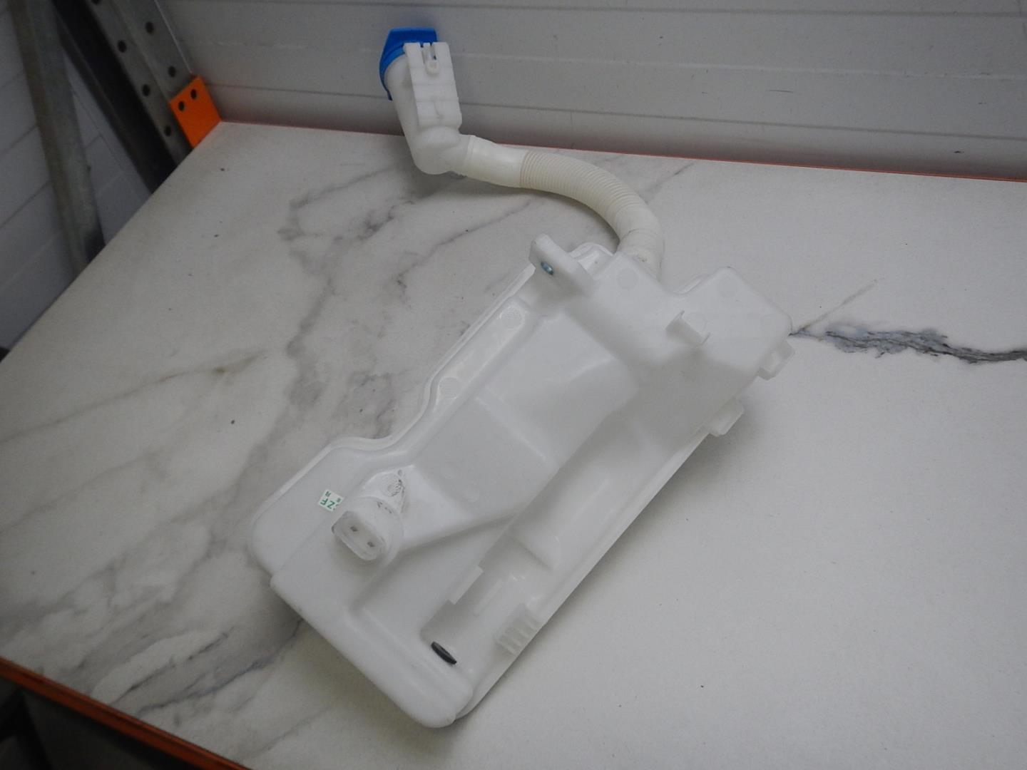 Бачок омывателя лобового стекла