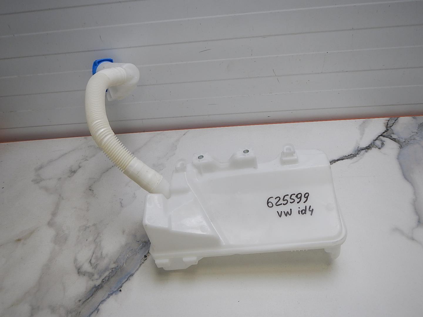 Бачок омывателя лобового стекла