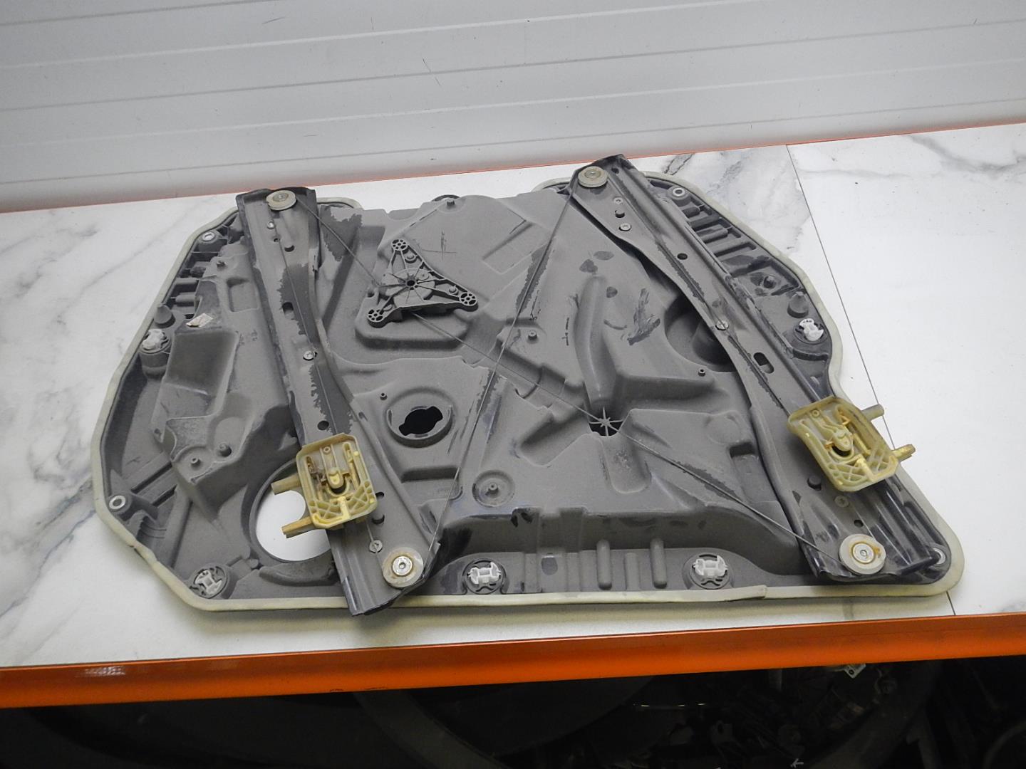 Стеклоподъемник электр. передний правый