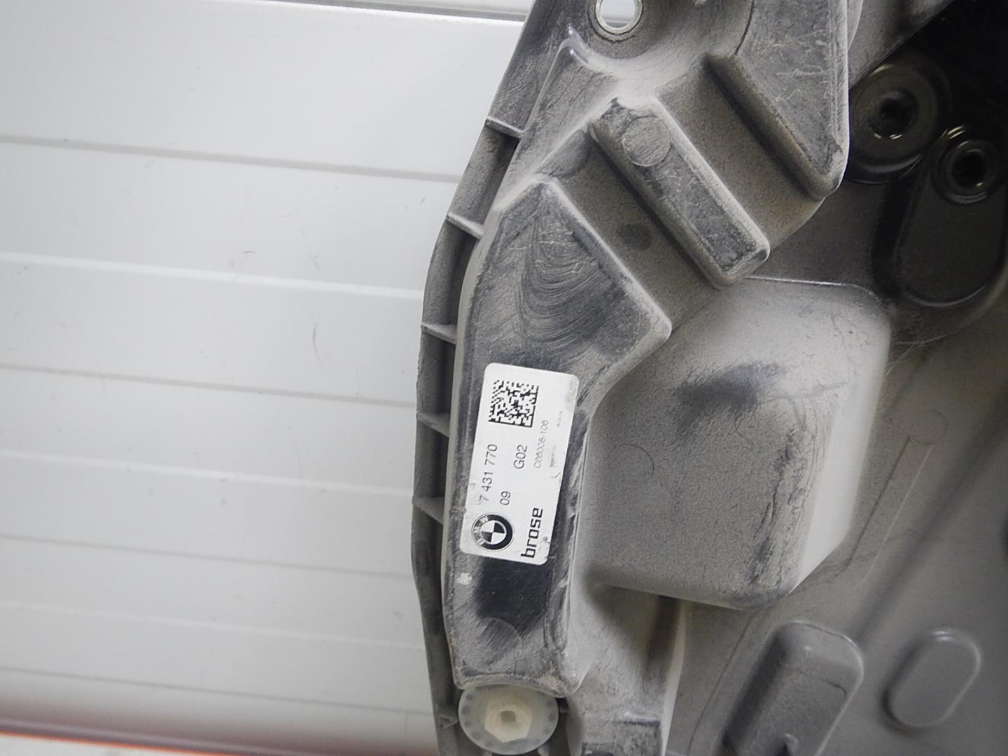 Стеклоподъемник электр. передний правый