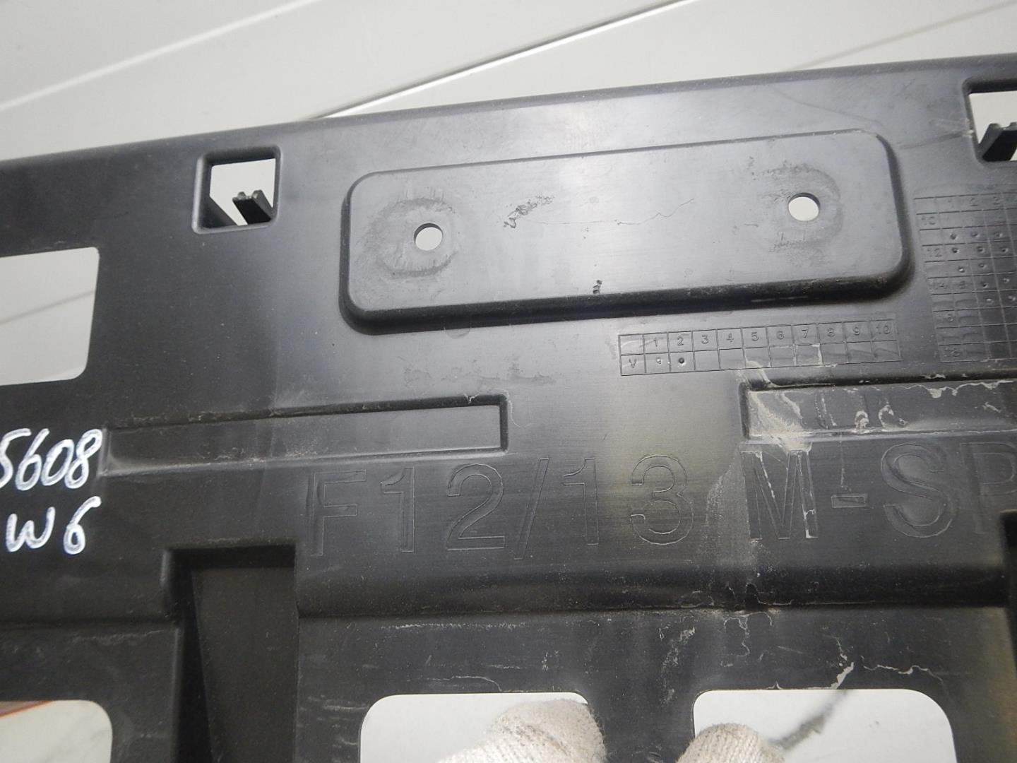 Кронштейн заднего бампера