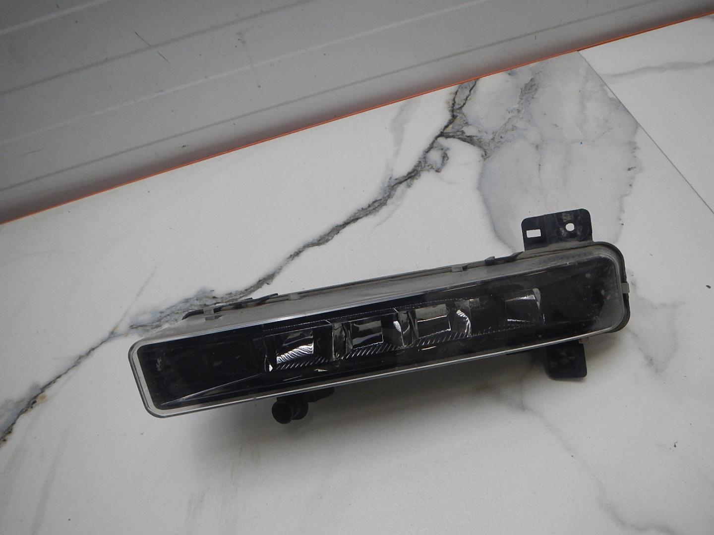 Фара противотуманная левая