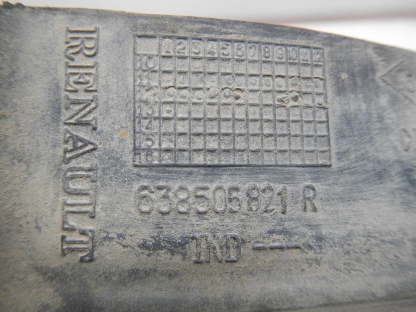 Брызговик передний правый