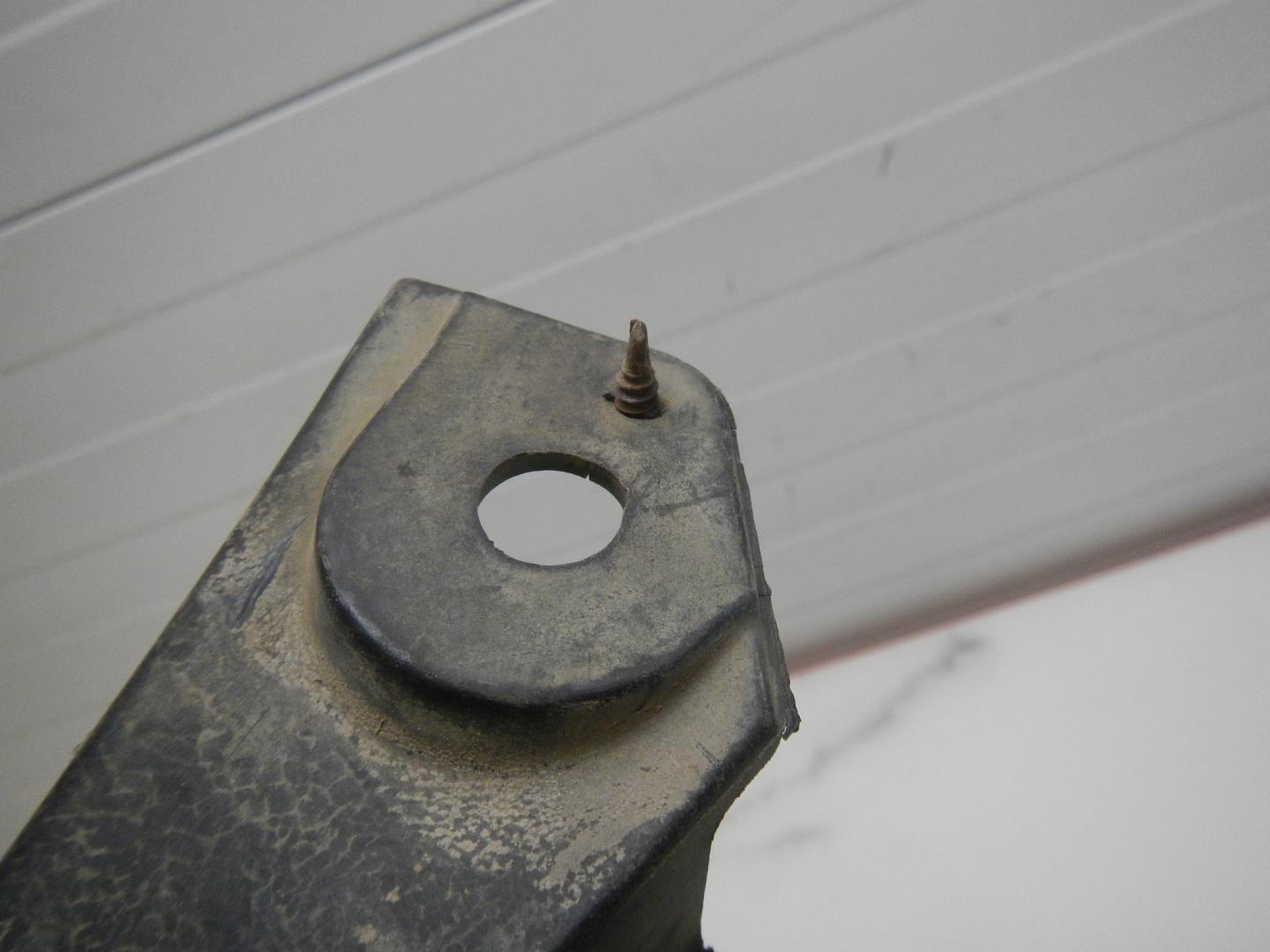 Брызговик передний правый