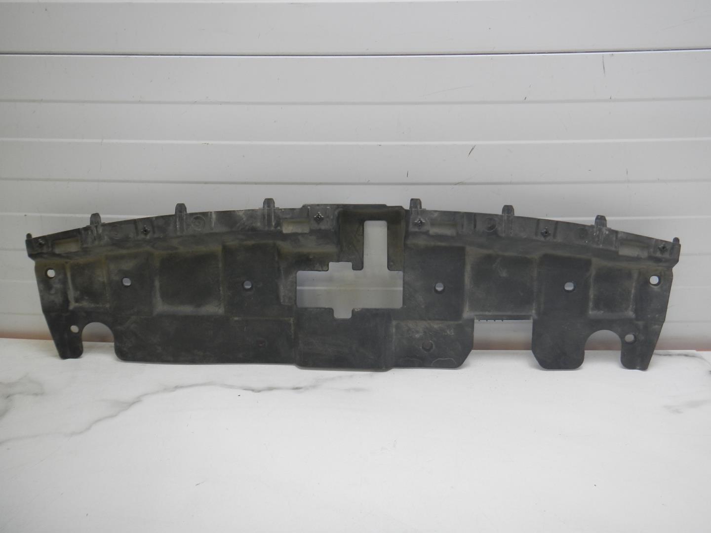 Кожух замка капота