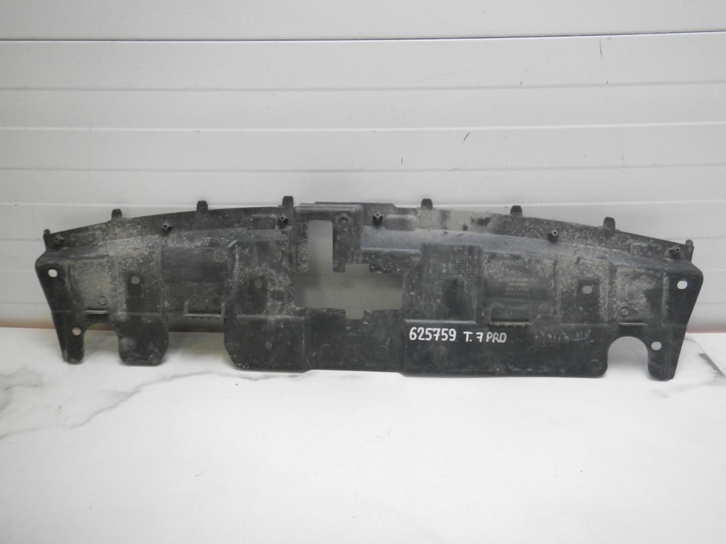 Кожух замка капота