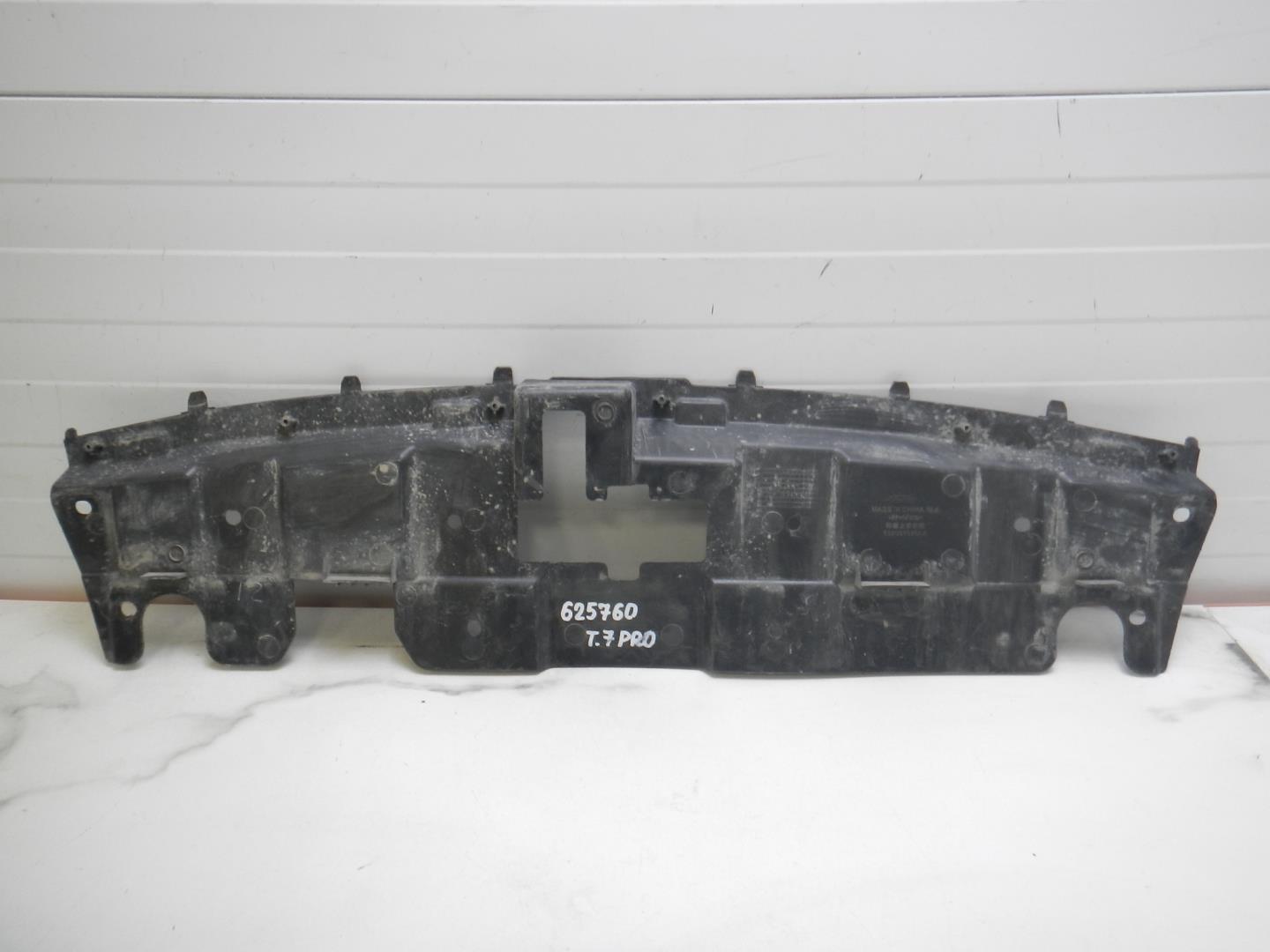 Кожух замка капота