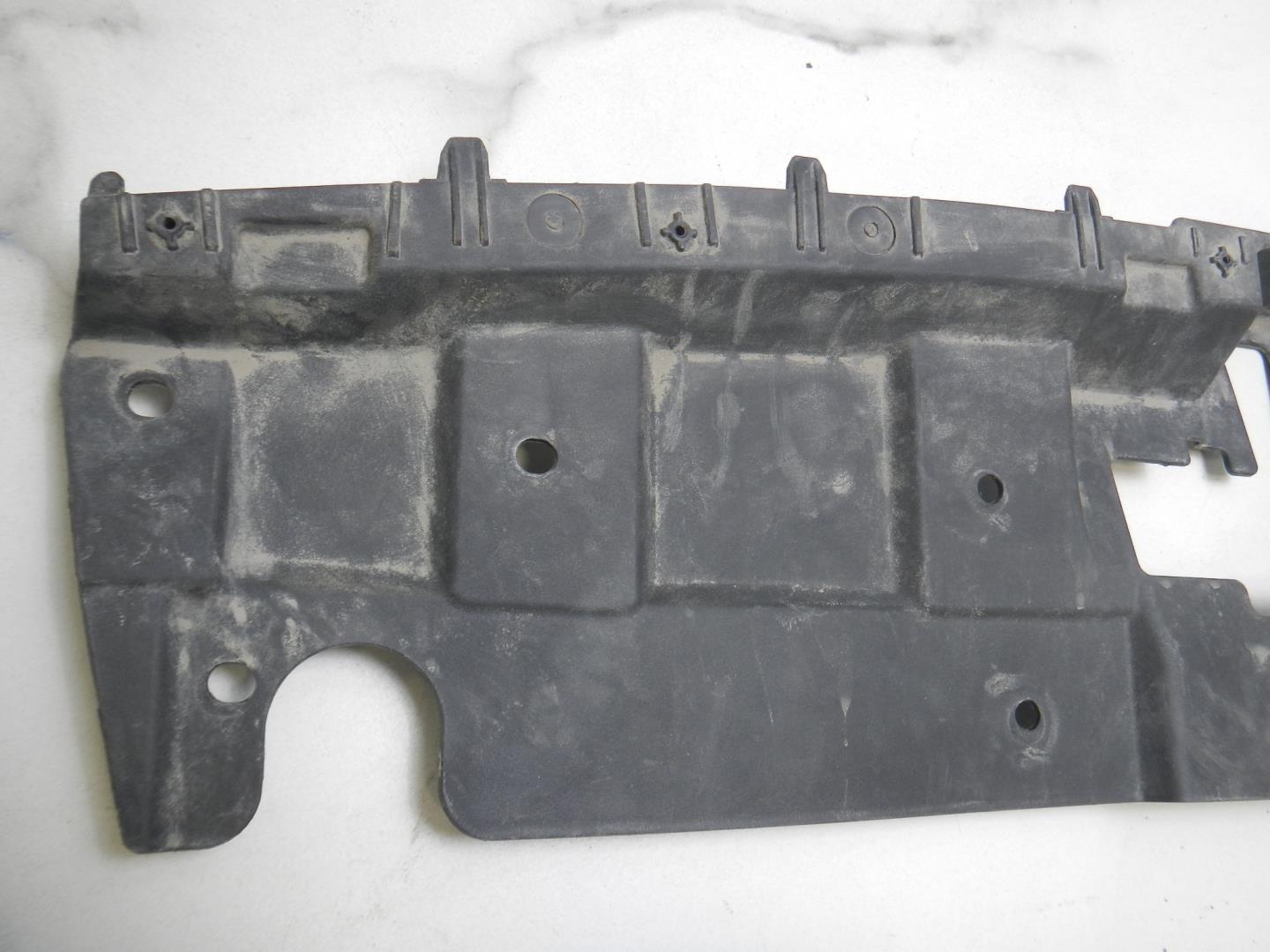 Кожух замка капота