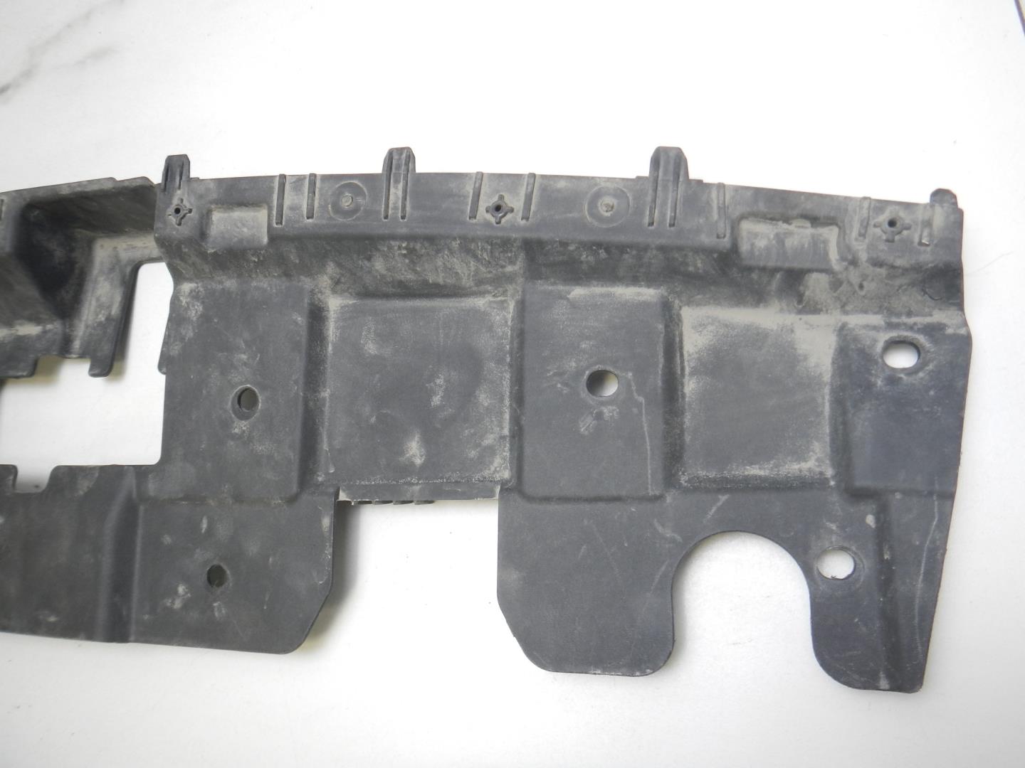 Кожух замка капота