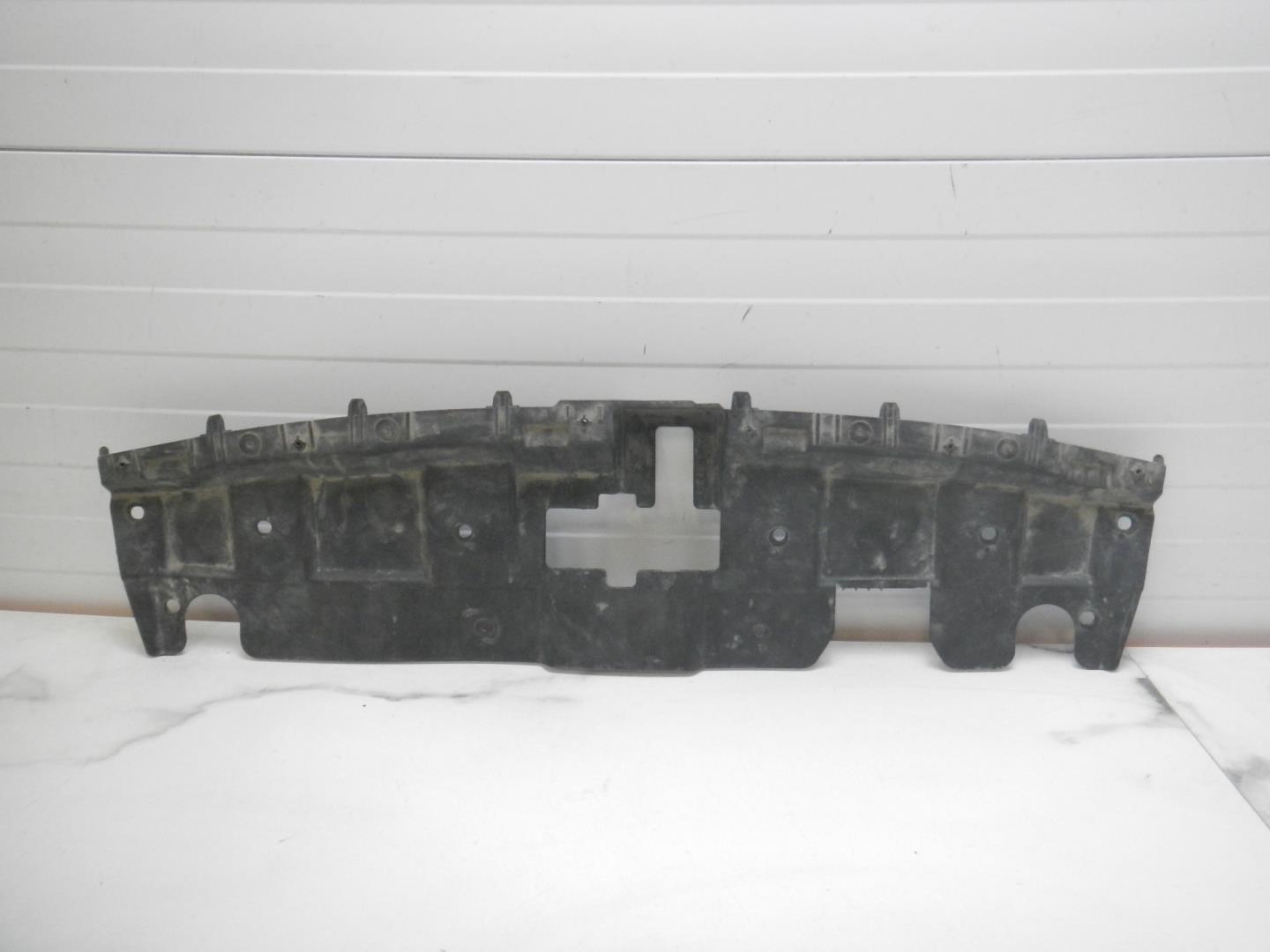 Кожух замка капота