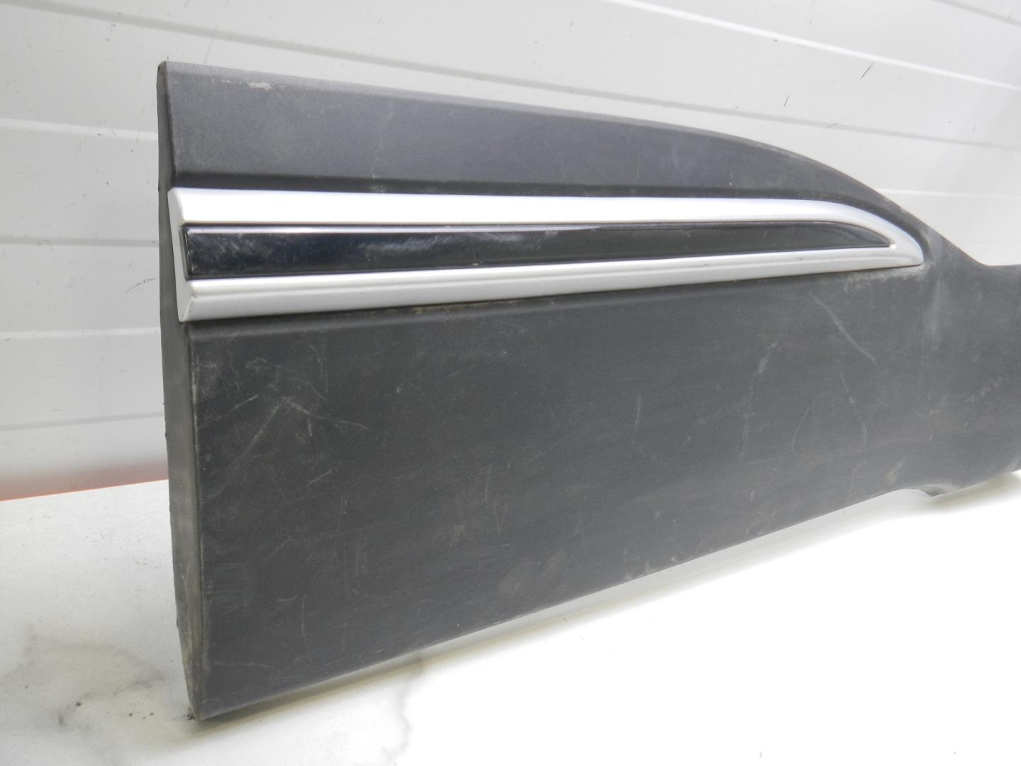 Молдинг задней правой двери