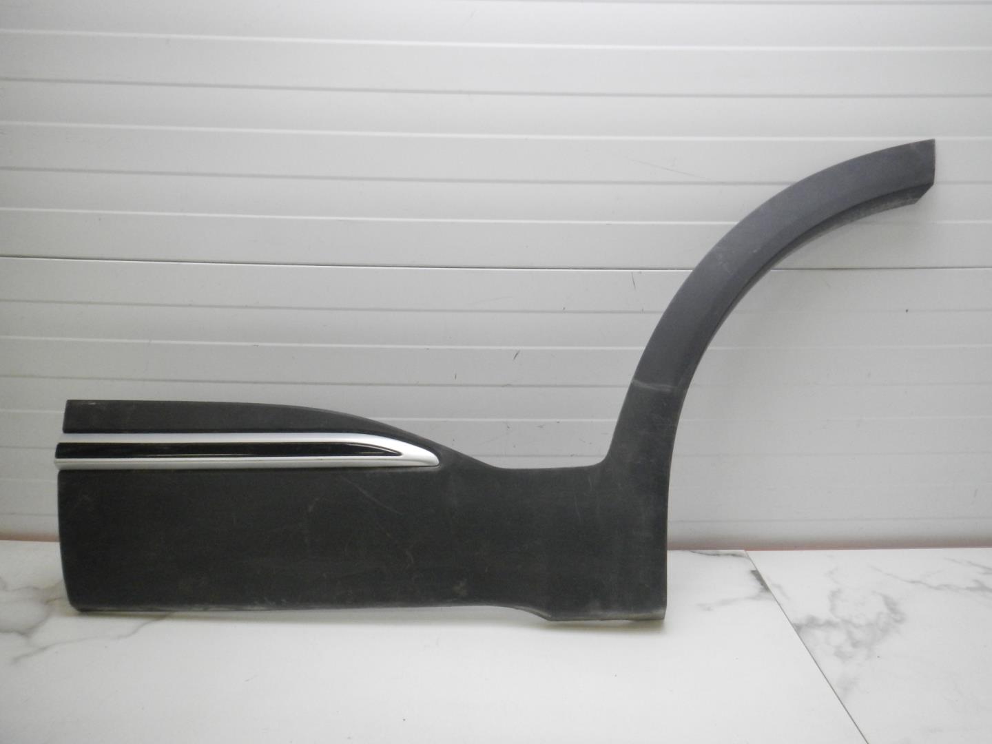 Молдинг задней правой двери