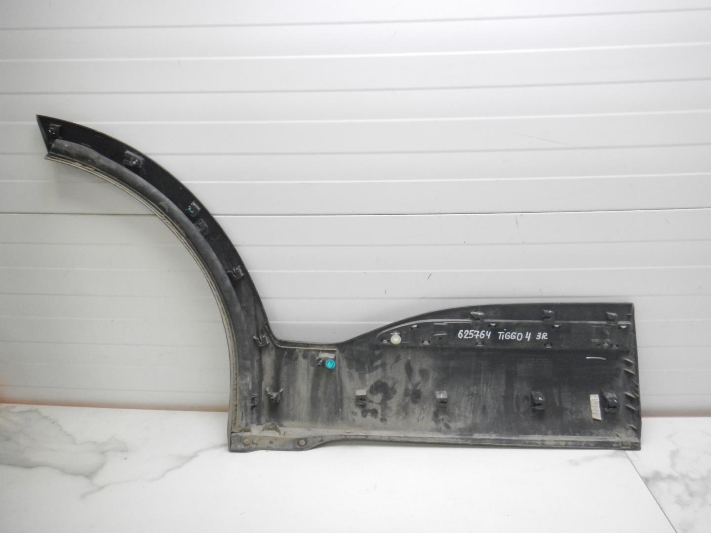 Молдинг задней правой двери