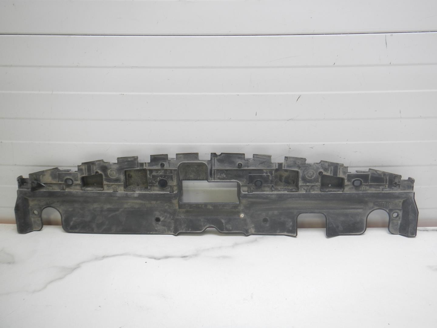 Кожух замка капота