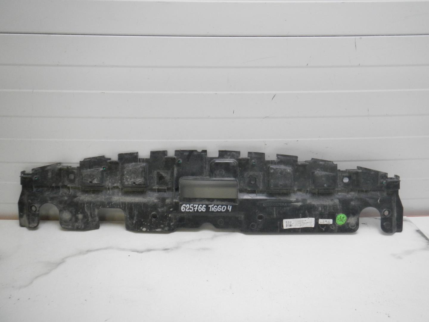 Кожух замка капота