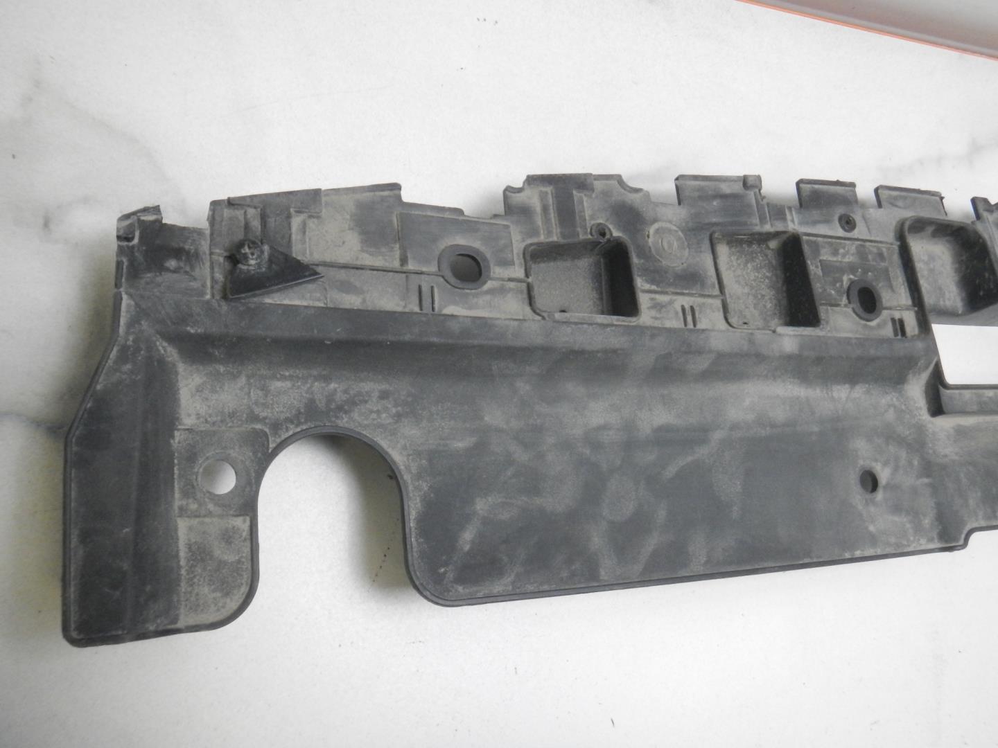 Кожух замка капота