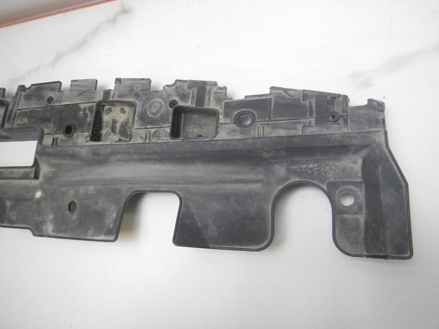 Кожух замка капота