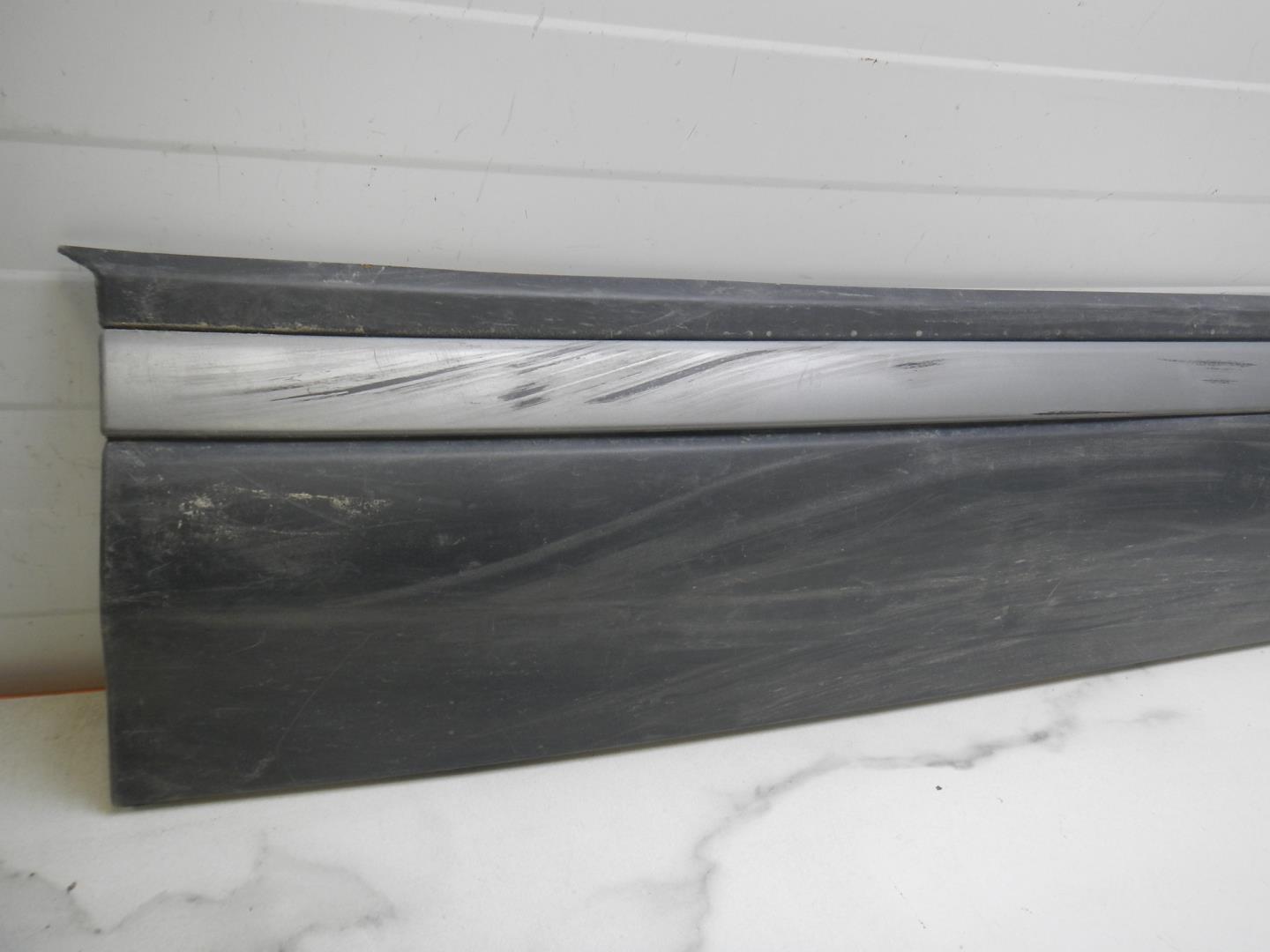 Молдинг передней правой двери