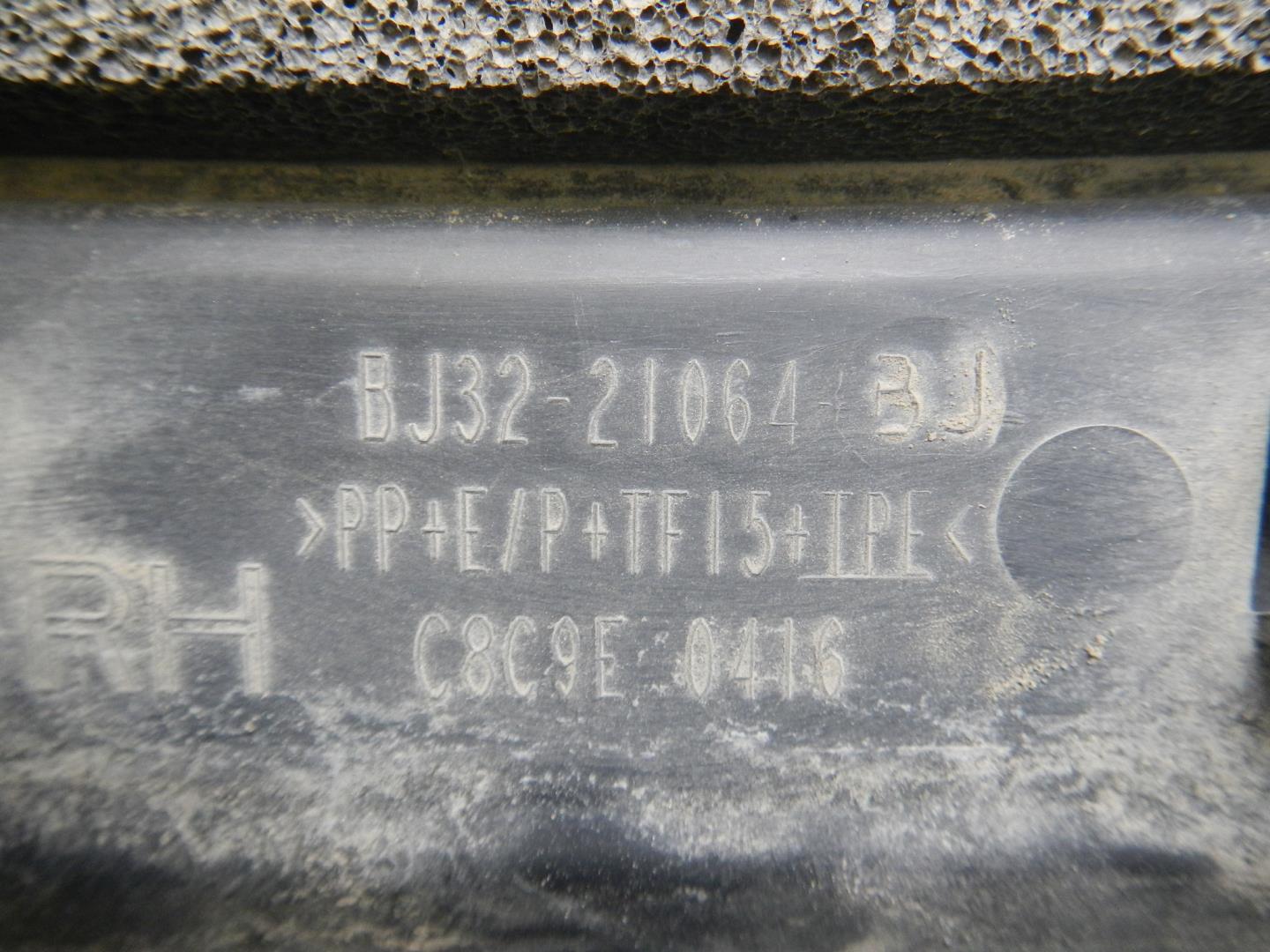 Молдинг передней правой двери