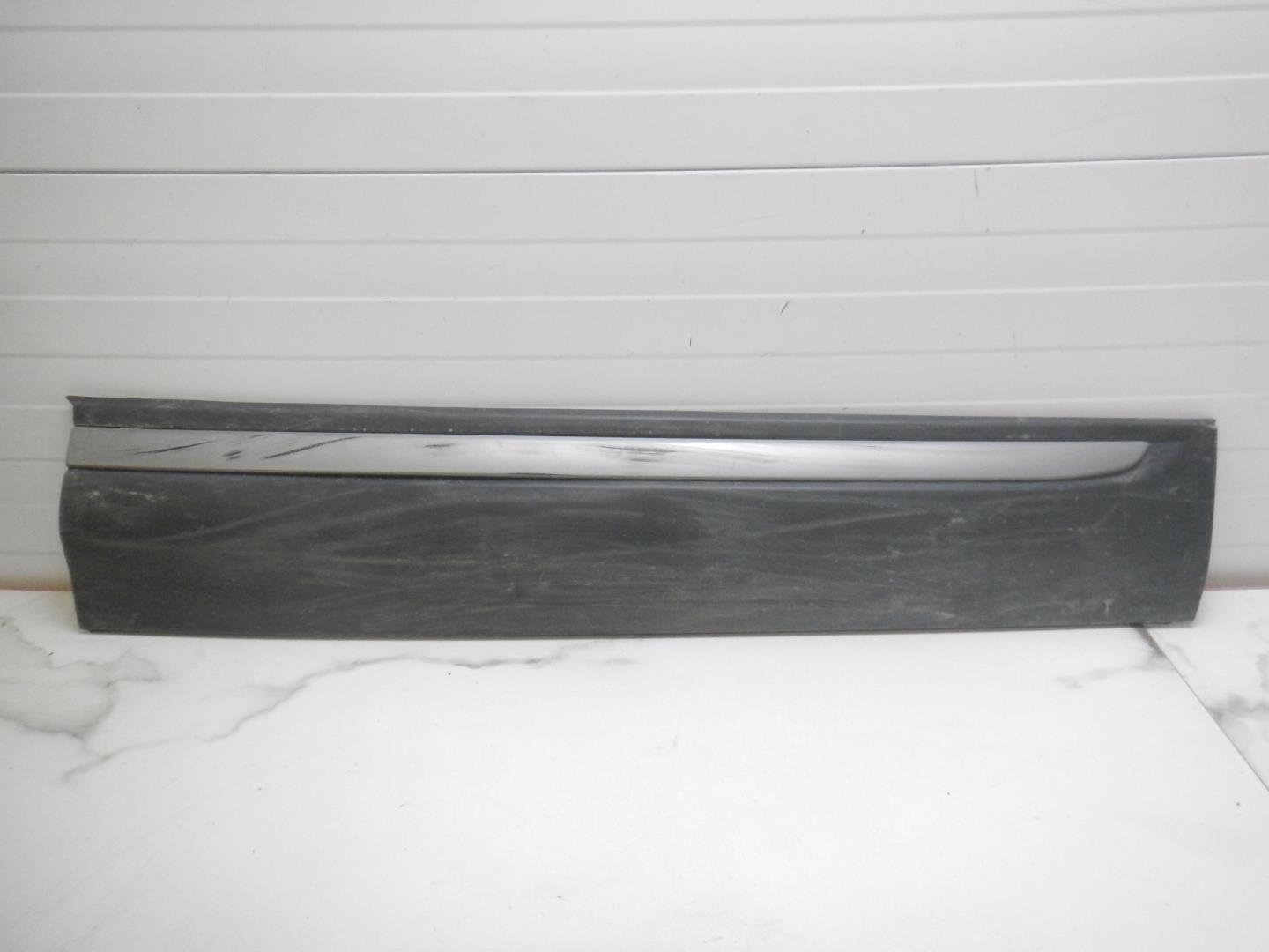 Молдинг передней правой двери