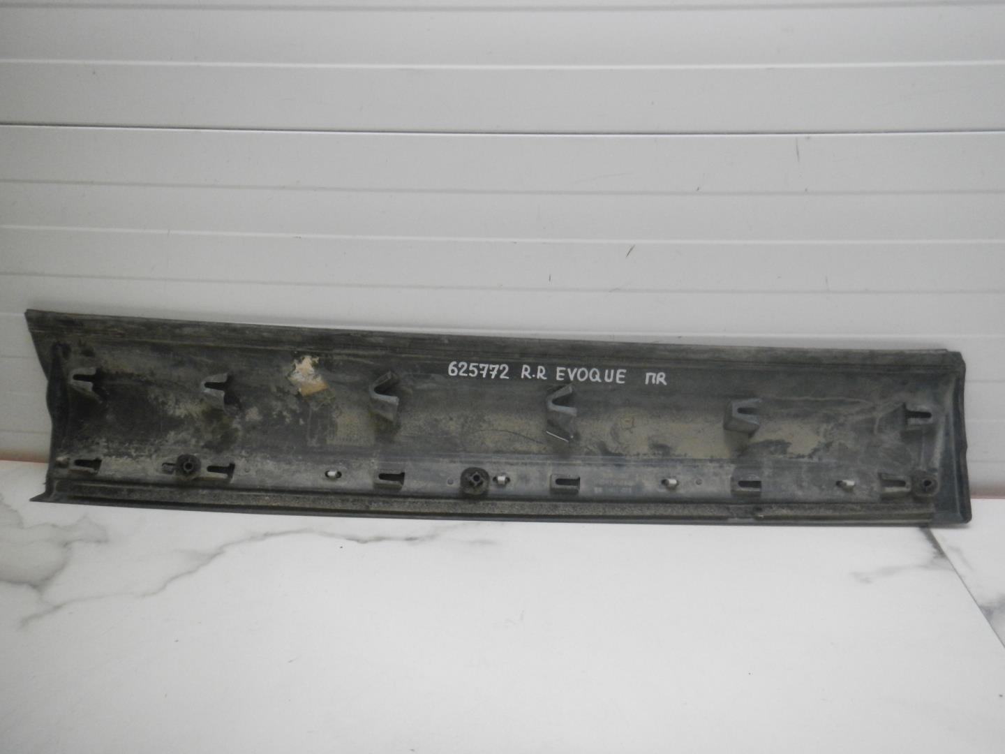 Молдинг передней правой двери