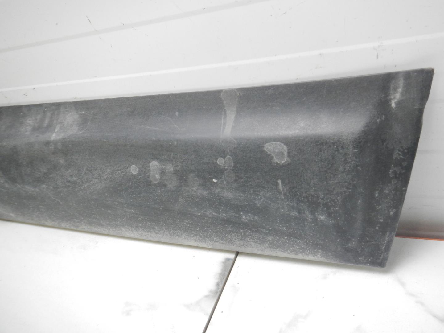 Молдинг передней правой двери