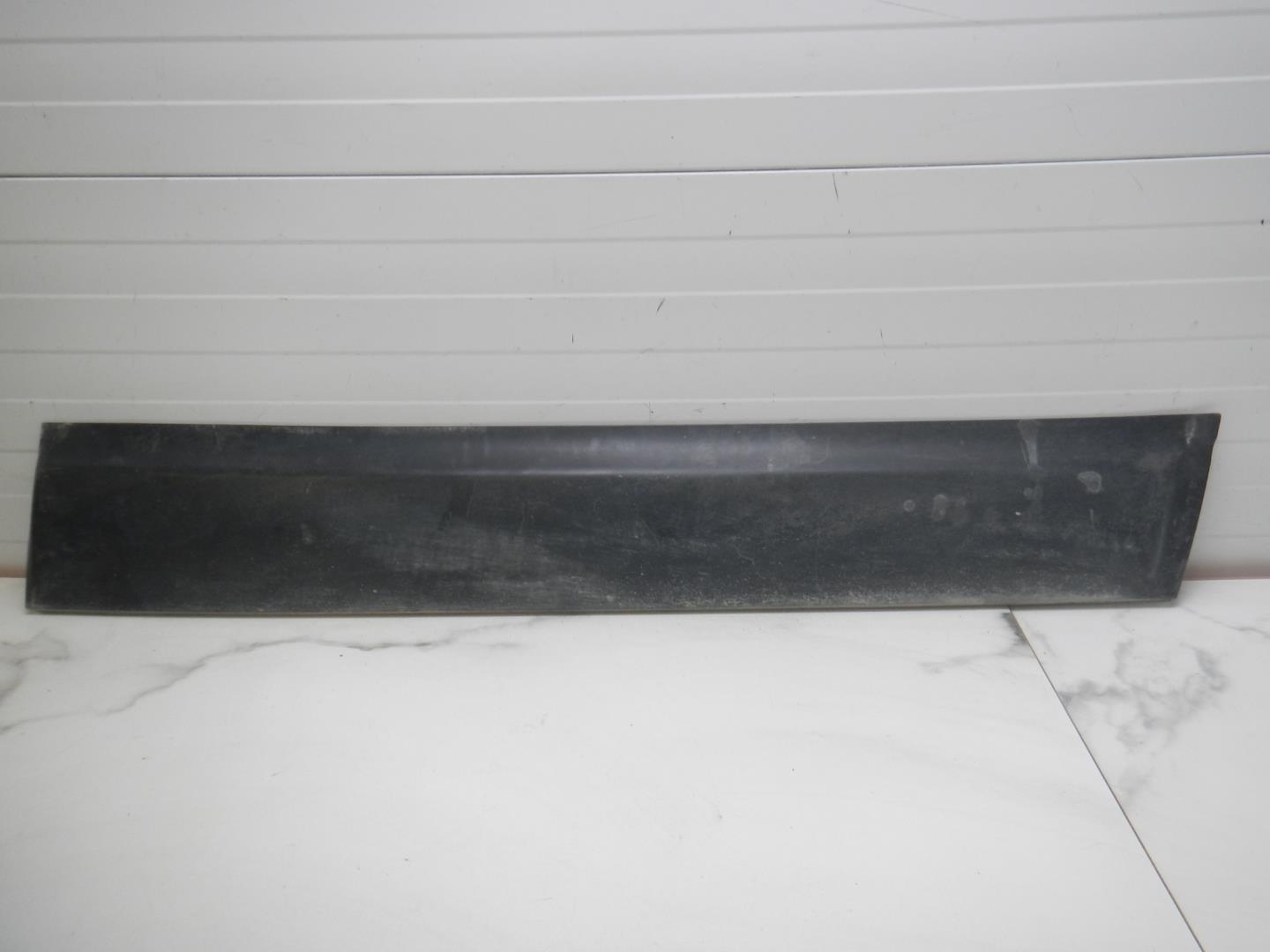 Молдинг передней правой двери