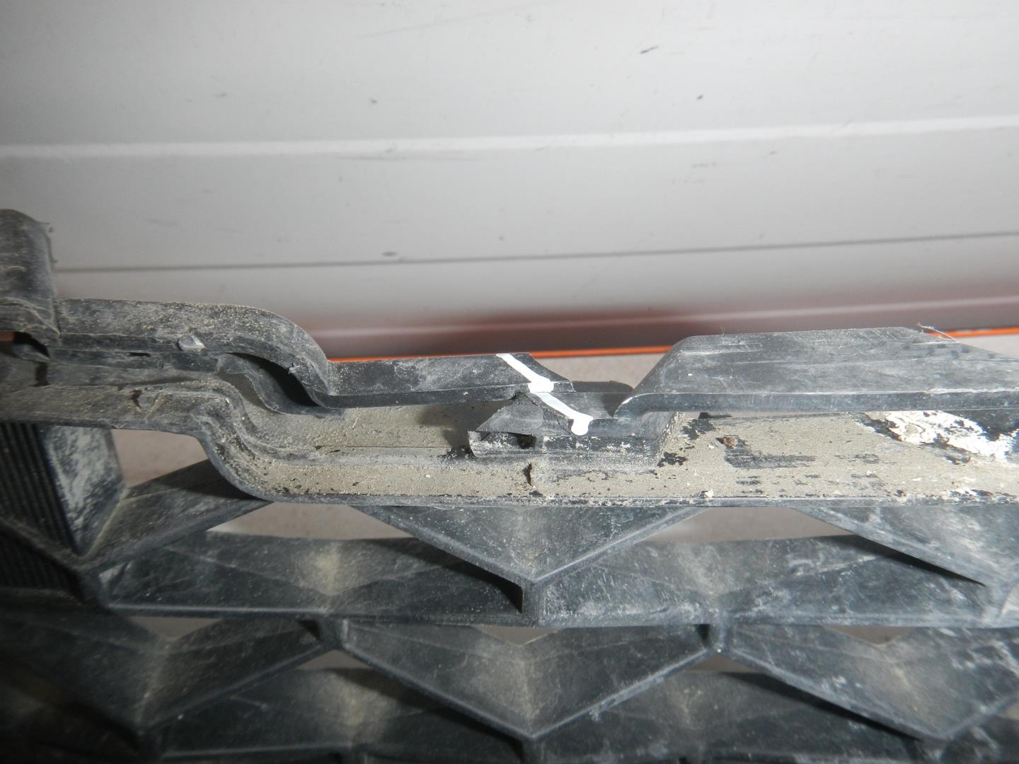 Решетка в бампер центральная