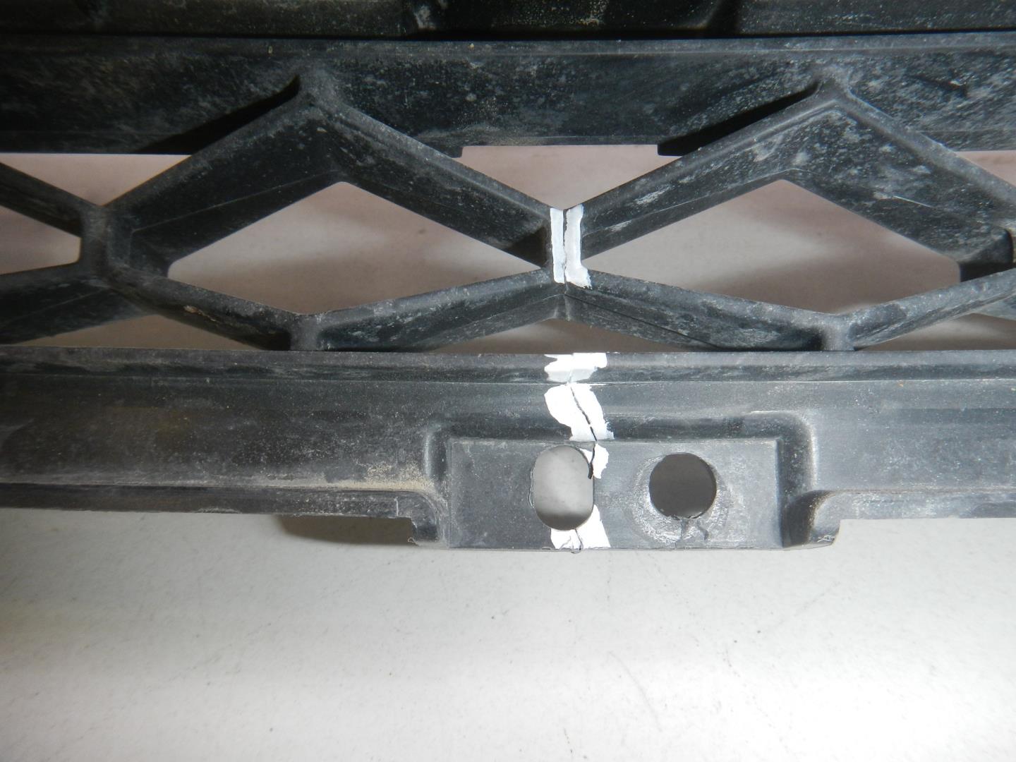 Решетка в бампер центральная