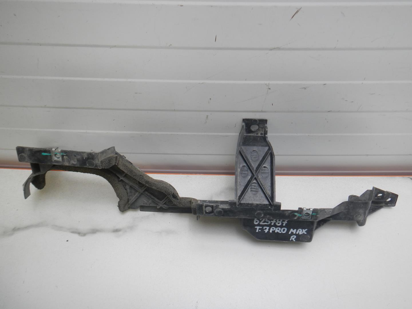 Воздуховод радиатора правый