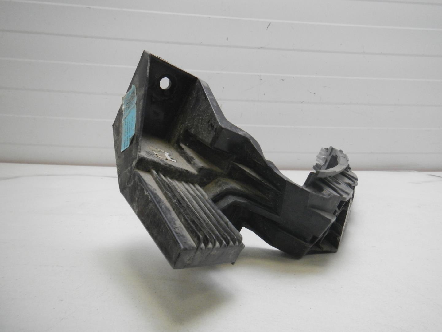 Кронштейн переднего бампера левый