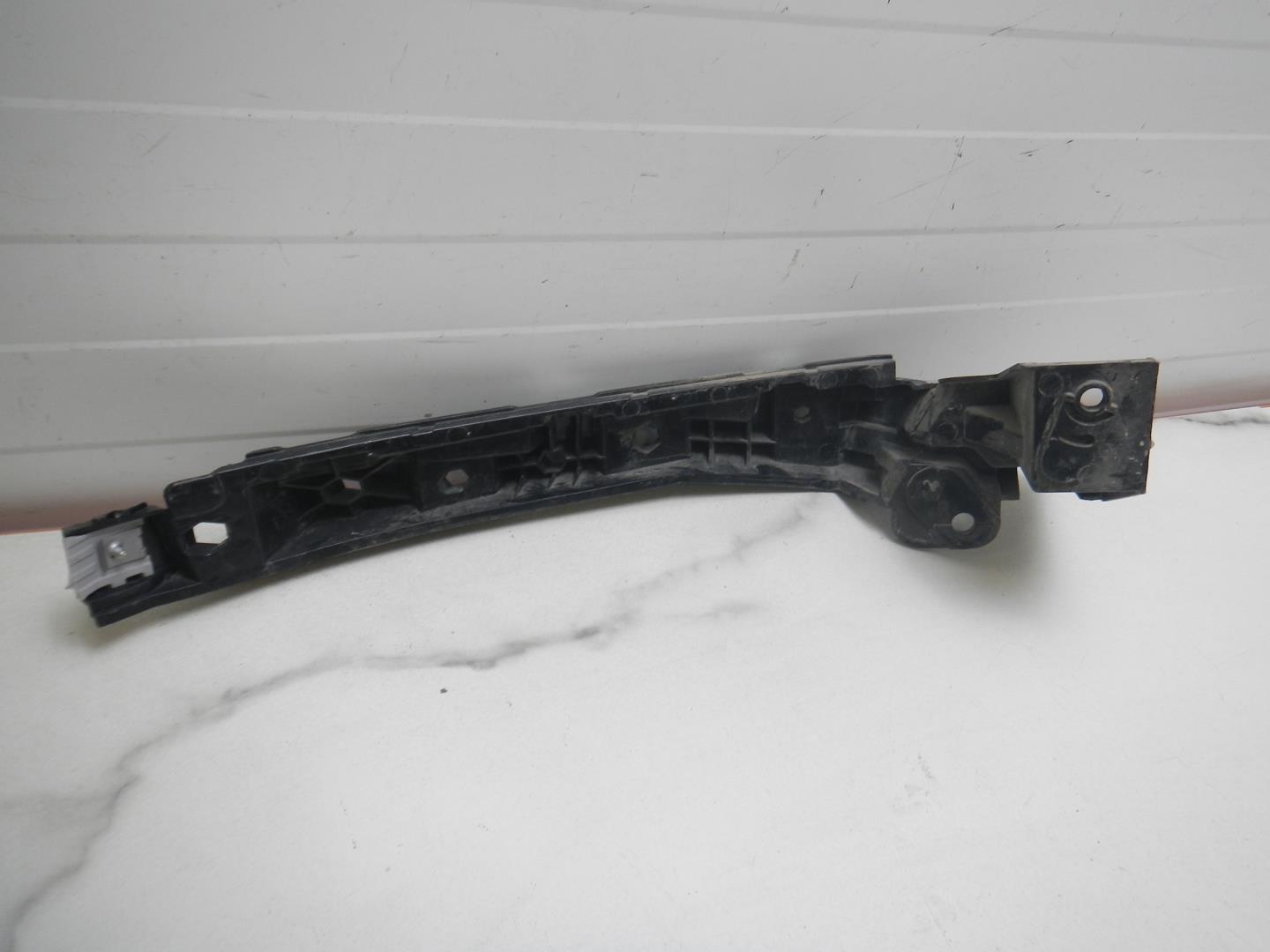 Кронштейн переднего бампера левый