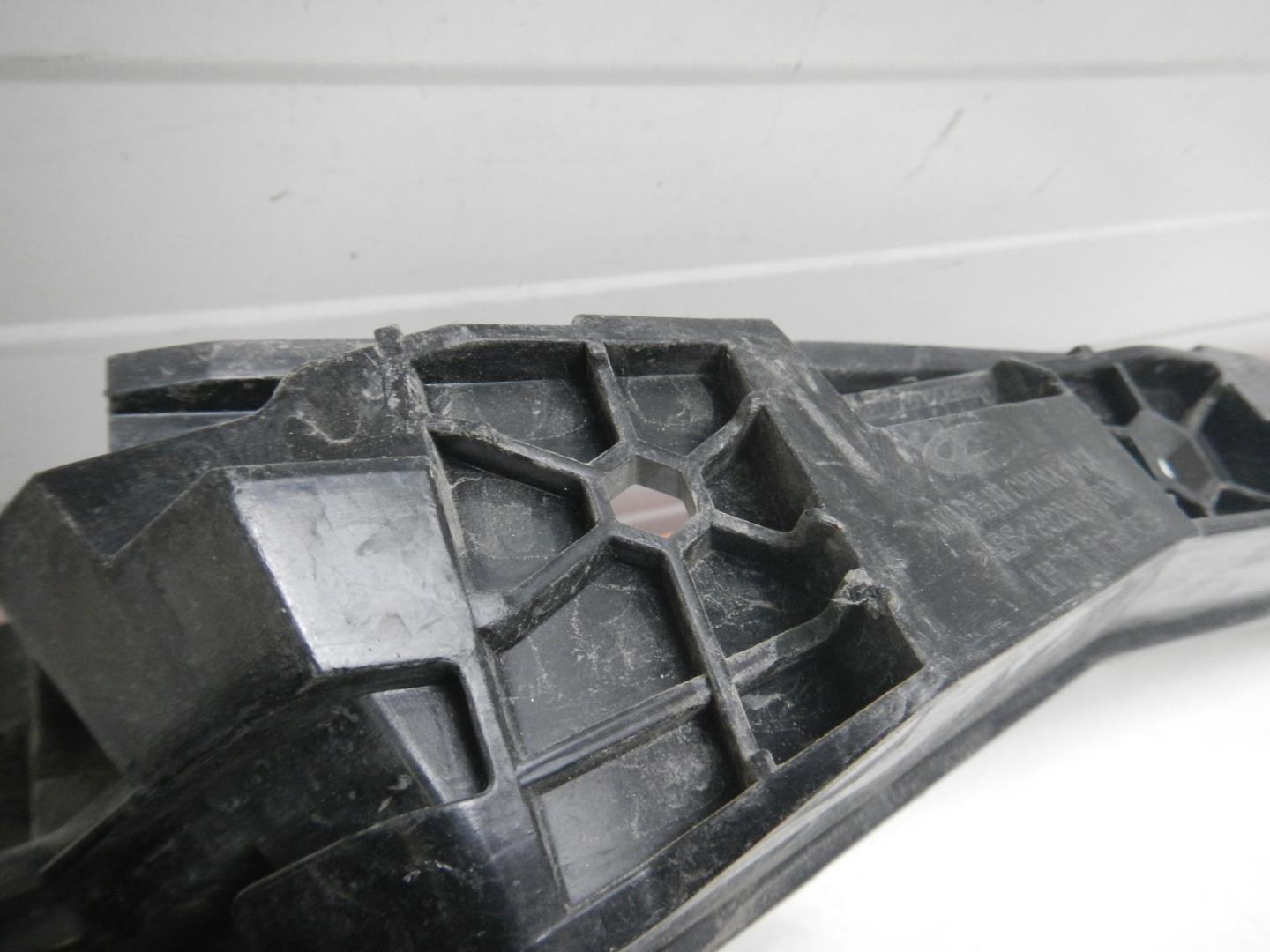 Кронштейн переднего бампера левый