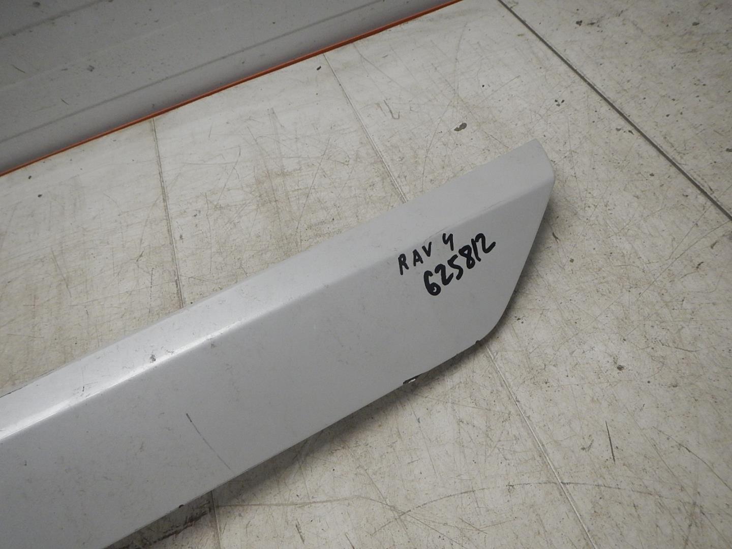 Накладка двери багажника