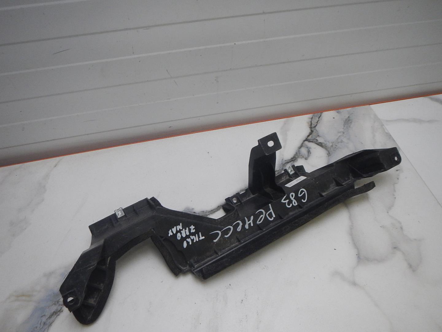 Воздуховод радиатора левый