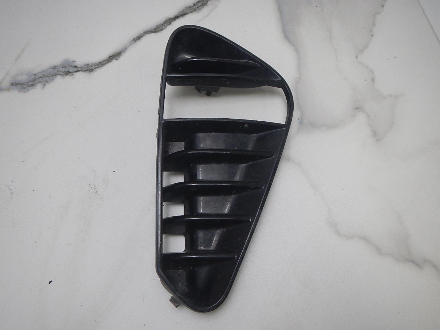 Решетка в бампер правая