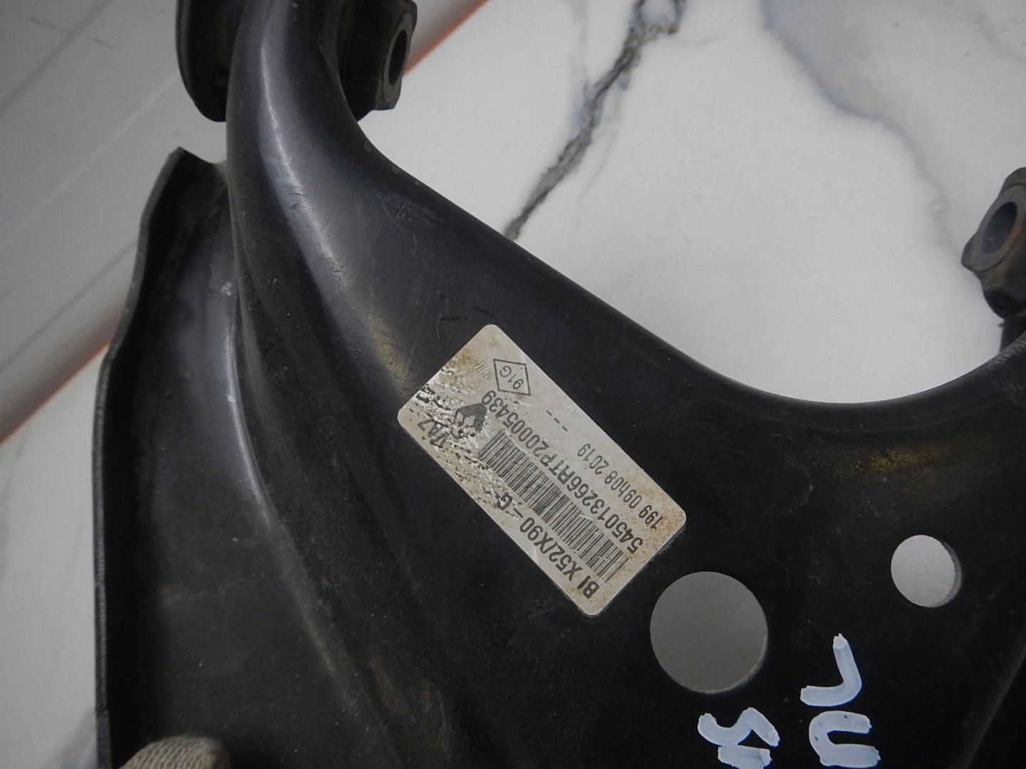 Рычаг передний левый