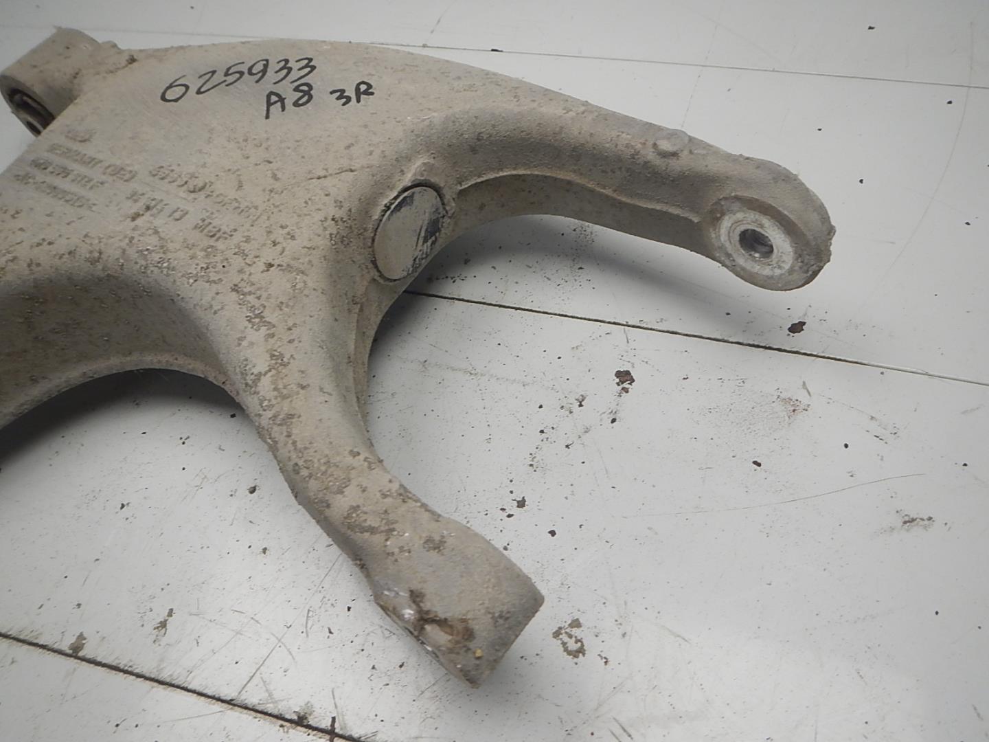 Рычаг задний нижний правый