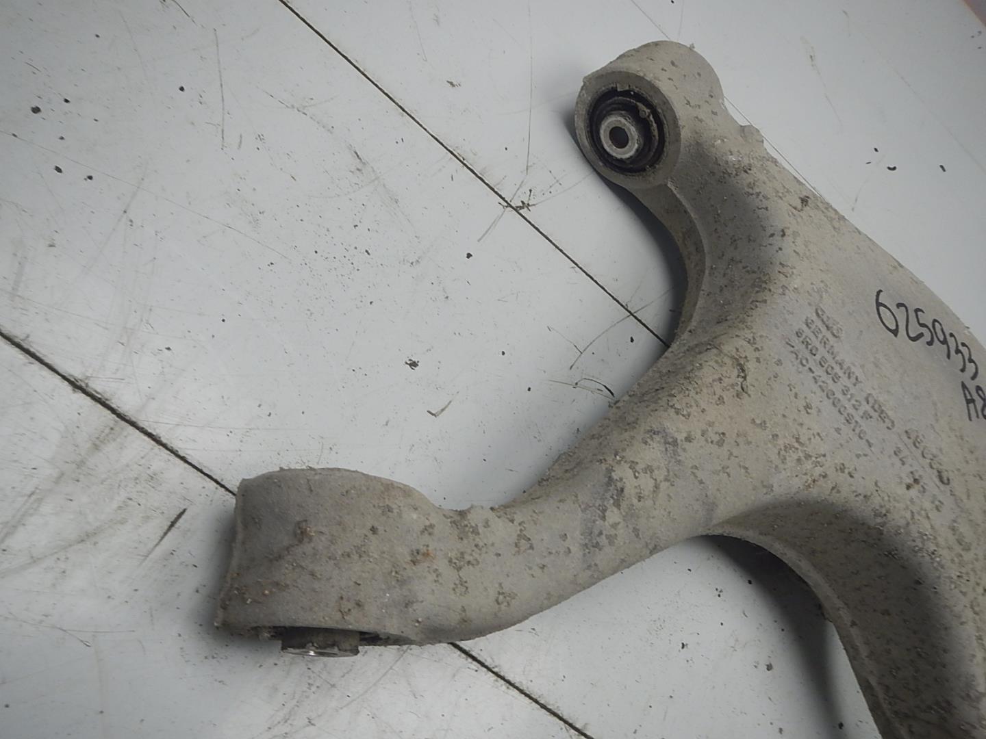 Рычаг задний нижний правый