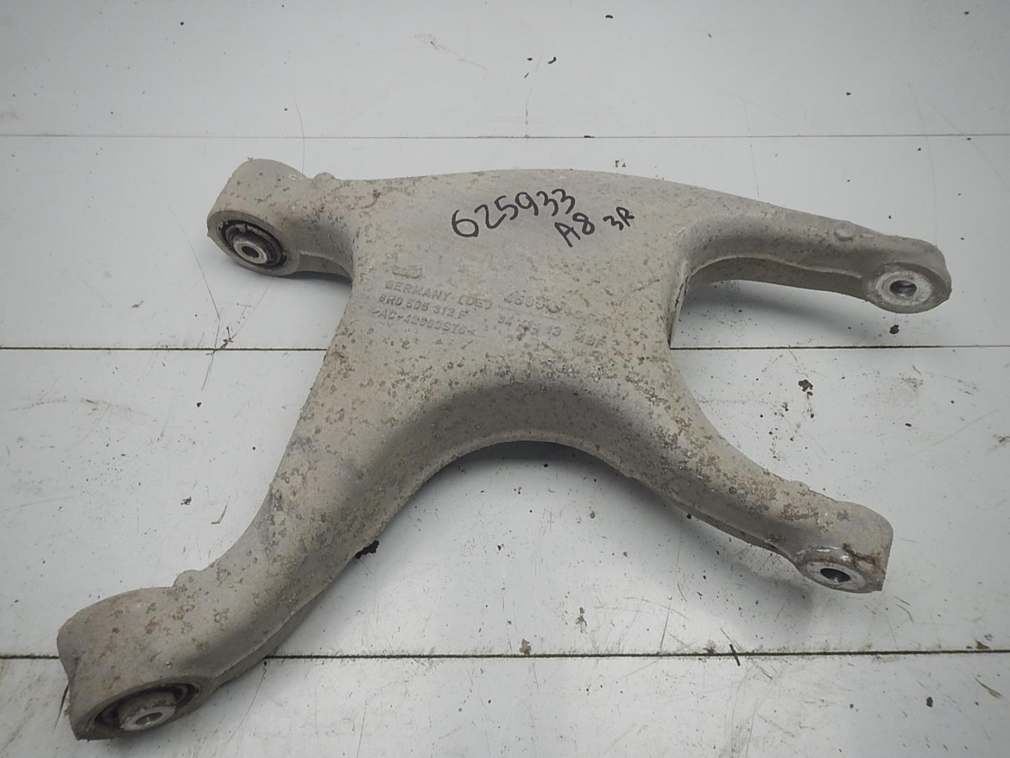 Рычаг задний нижний правый