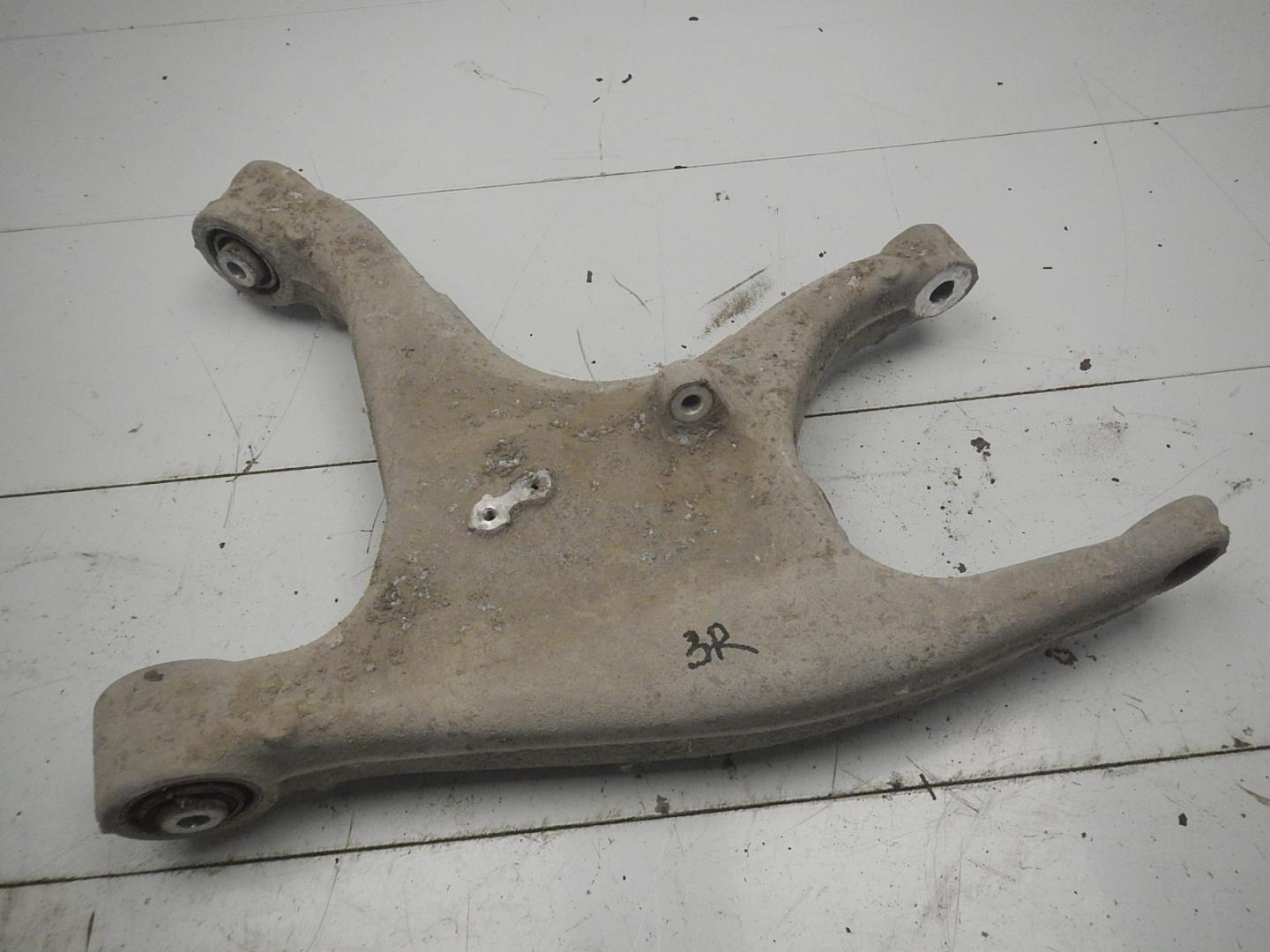 Рычаг задний нижний правый