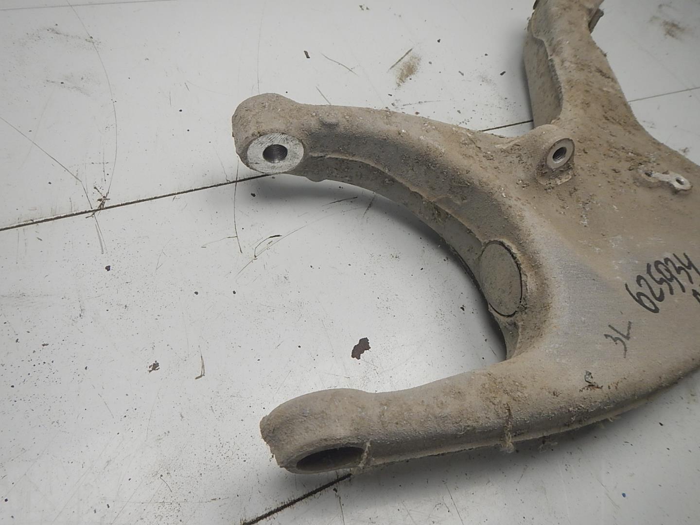 Рычаг задний нижний левый