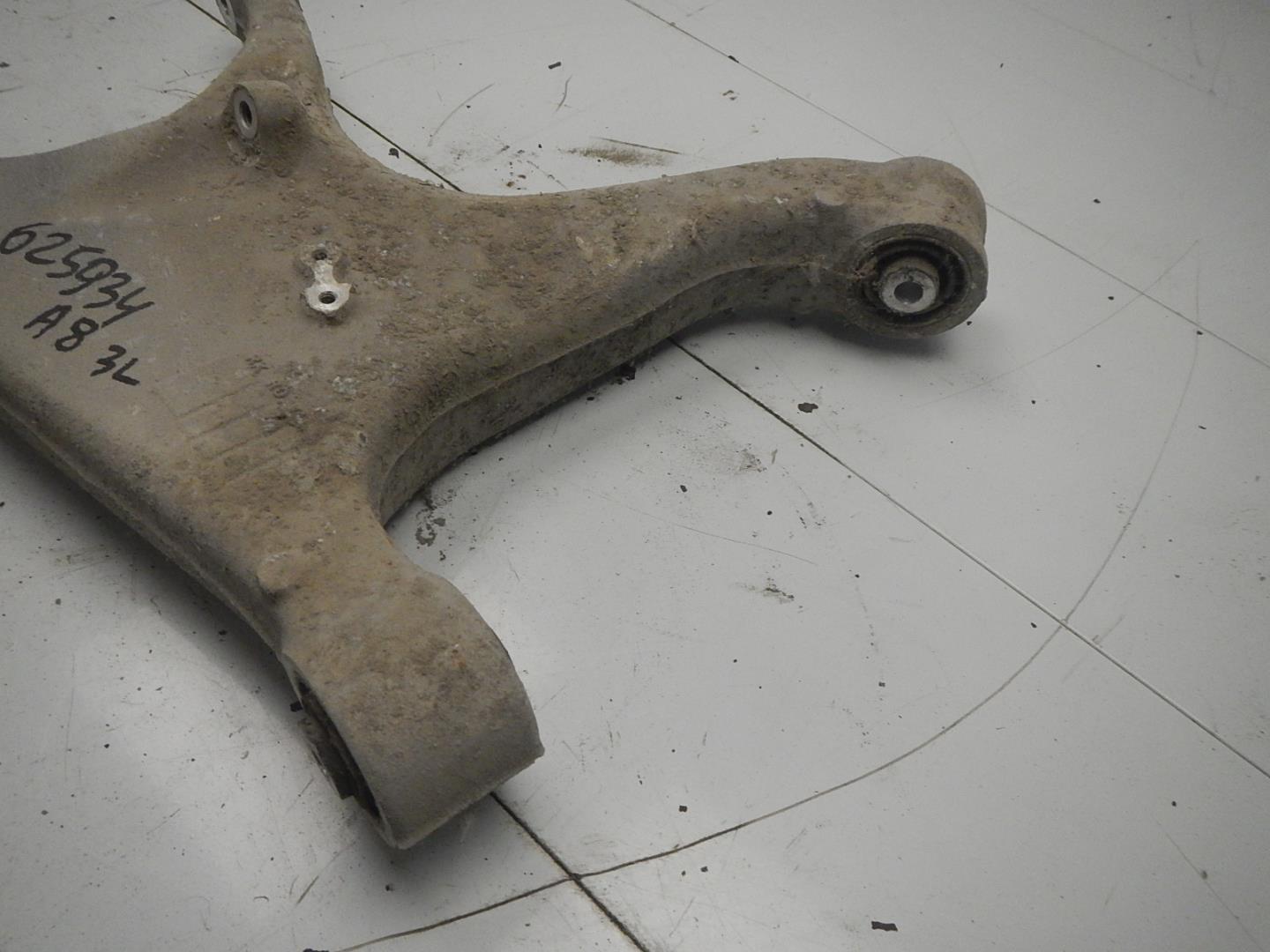Рычаг задний нижний левый